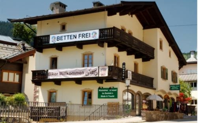 SnowBunnys BackPackers Hostel