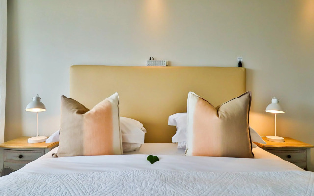 Hermanus Beachfront Lodge