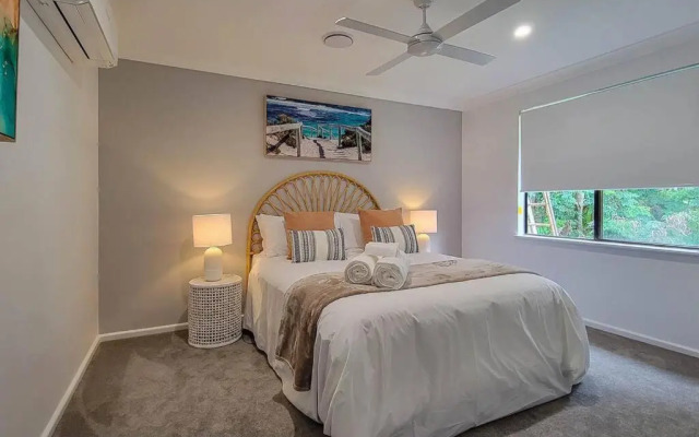 Coastal 3-bedroom home close by the beach