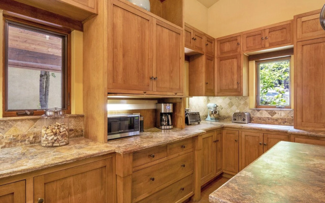 Star Haven Retreat 5 BDR Stunner!