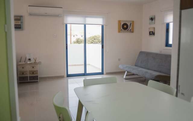 Anatoli 3BR Holiday Home Near the Beach