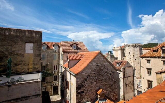 White Stone Apartment  Diocletian Palace