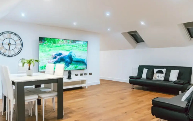 Remarkable, Penthouse - 3-bed Apartment in Purley