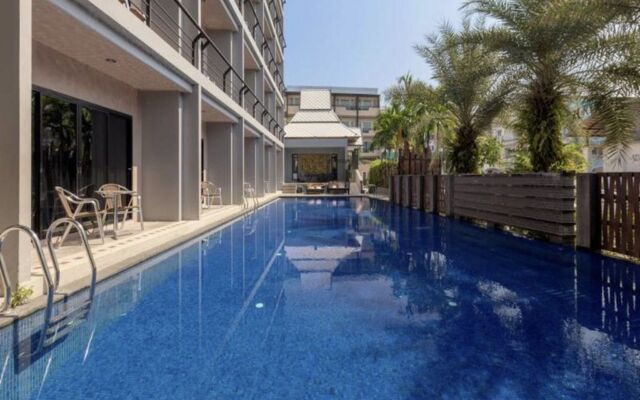 Ang Mor Lao Hotel