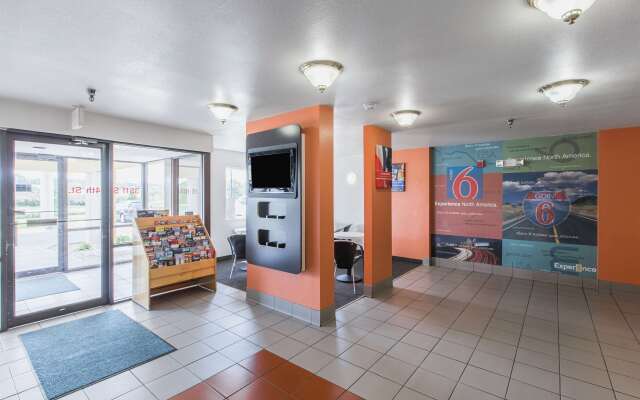 Motel 6 Omaha - Central