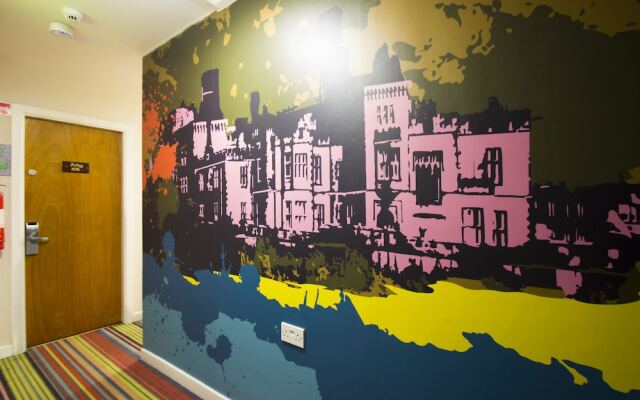 Snoozles Hostel