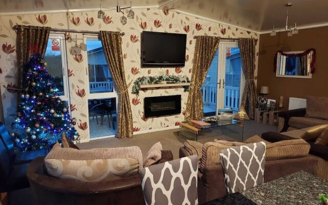 Jonstone Pines Lodge at Cayton Bay Holiday Park