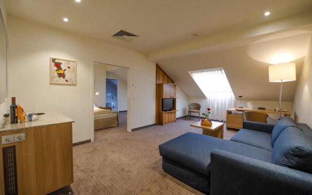 HiLight Suites Hotel