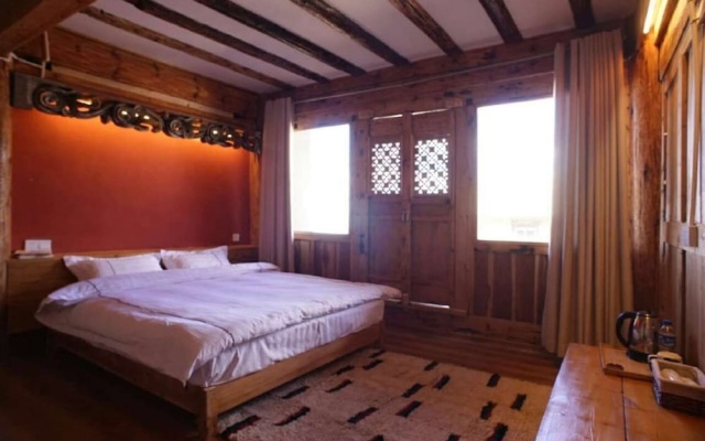 Tibetan-style Courtyard Hotel – Guest Rooms – Shangri-La