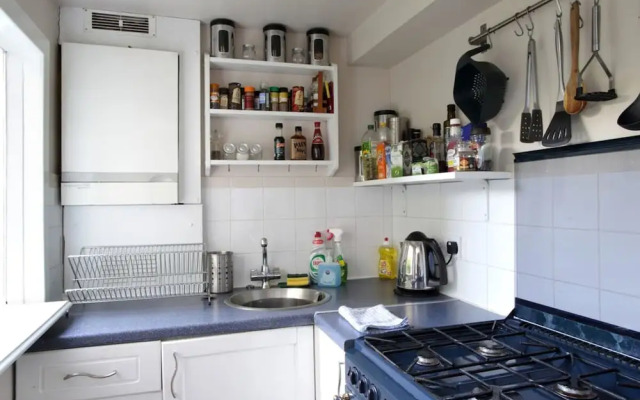 Central and Spacious 2 Bedroom Flat With Garden