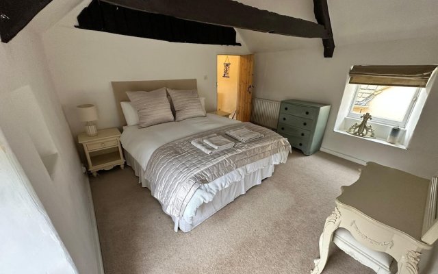 Beautiful 4-bed Cottage in Heart of the Cotswolds