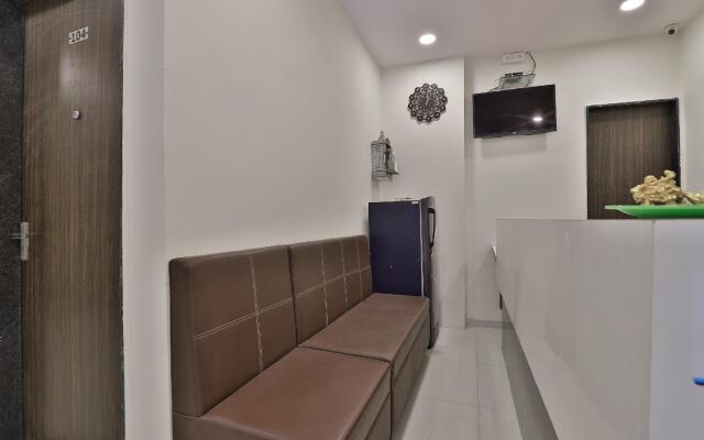OYO 42957 Hotel Radhanand