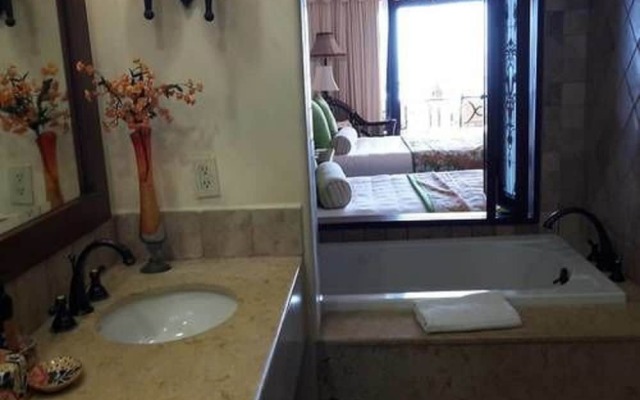 Relaxing Family 2 Bedroom Suite at Cabo San Lucas