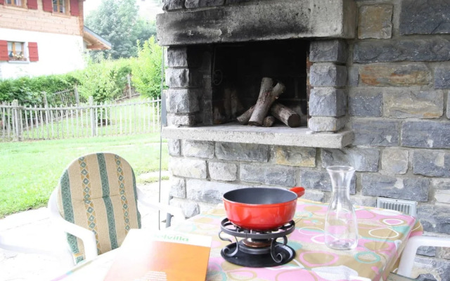 Spacious Chalet near Forest