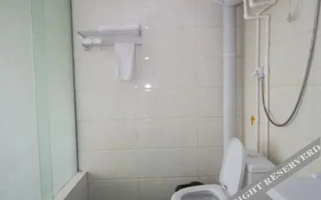 Linghang Motel