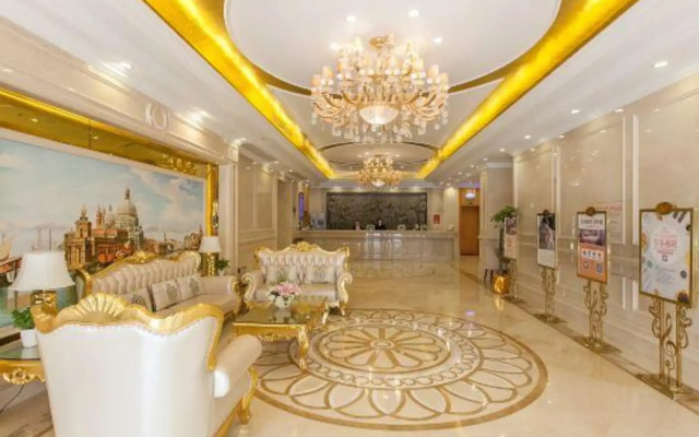 Vienna Hotel（Wuhan University of Technology Nanhu Wenzhi Street Subway Station）