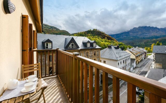 MONTELIA Ático el Ciervo de Panticosa