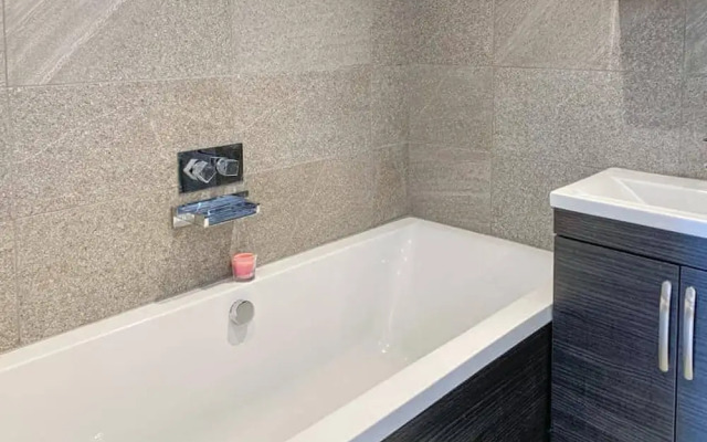 Remarkable Seaside Apartment - Sleeps 4