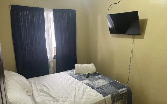 Luxurious Central Apt / 5 min from the Airport