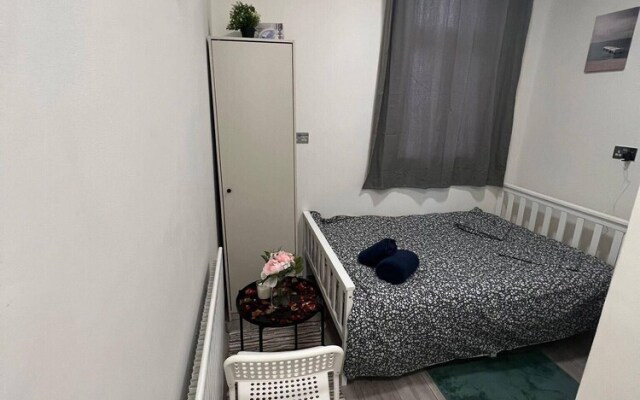 Lovely Apartment Close to Acton Central Station