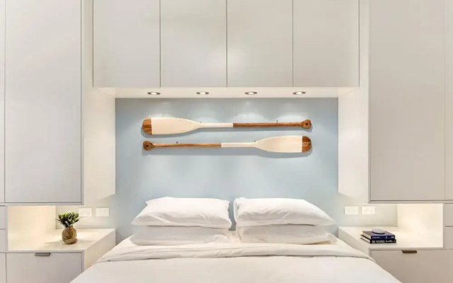 Beachside Living in Modern 2 Bedroom Apartment