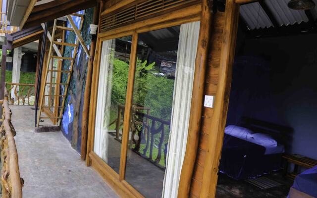 Yoho Okan Rock Wooden Cabana