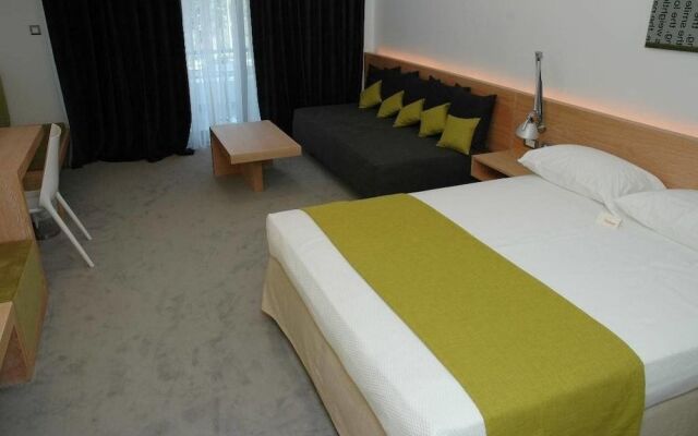 1000 Colors Hotel