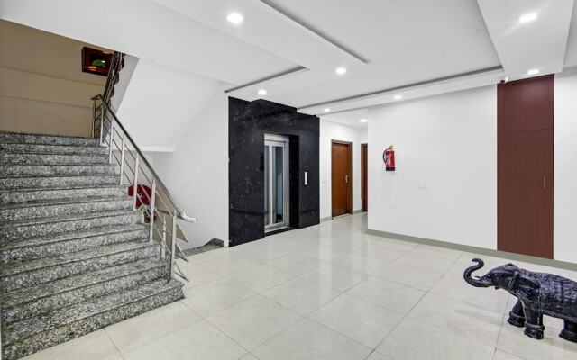 OYO Townhouse 80033 Noida Grand