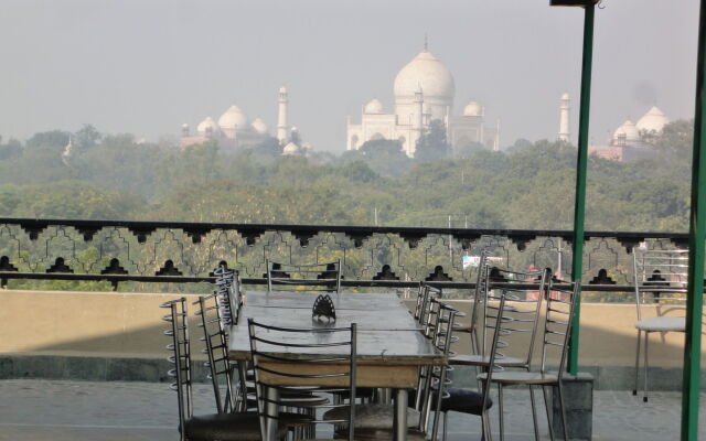 Hotel Taj Plaza