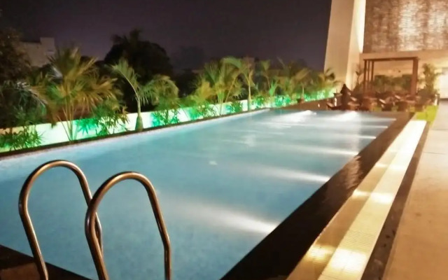 Hotel Saffron Crest