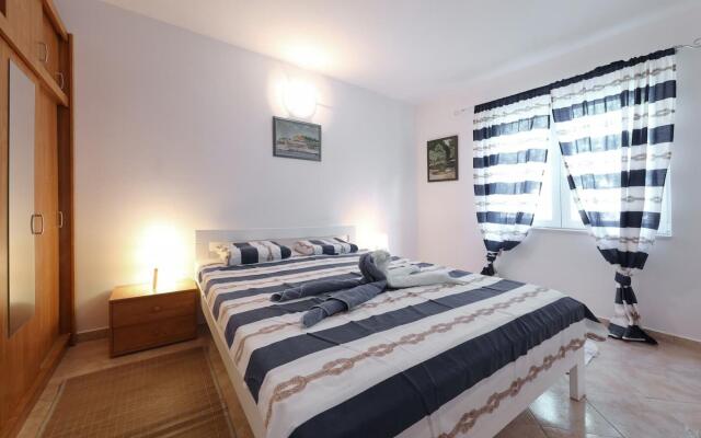 Djurdja - 20 m From Beach - A1 Lucija
