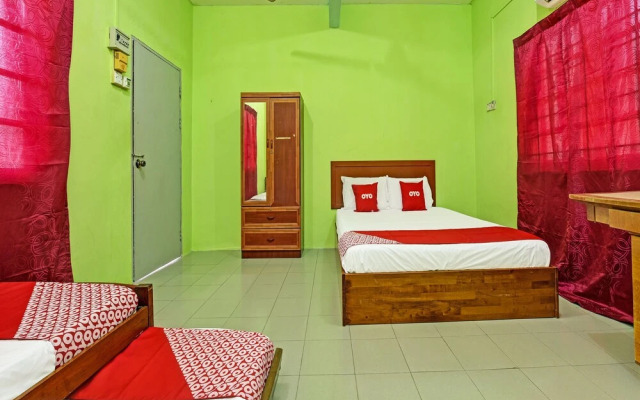 OYO 90278 Redzwan's Beach Resort