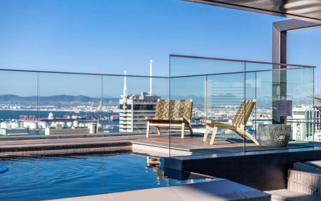 Luxuriuous 1 Bedroom in 16 on Bree