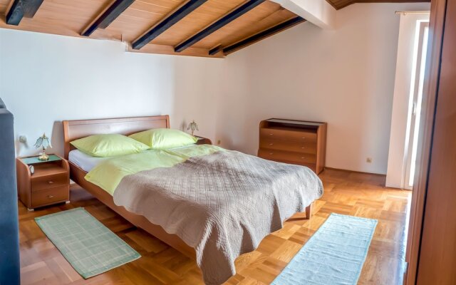 Apartments And Rooms Preka