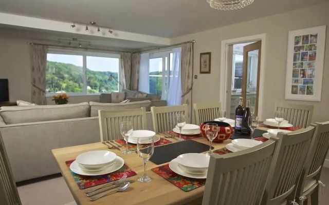 2 Hamstone Court