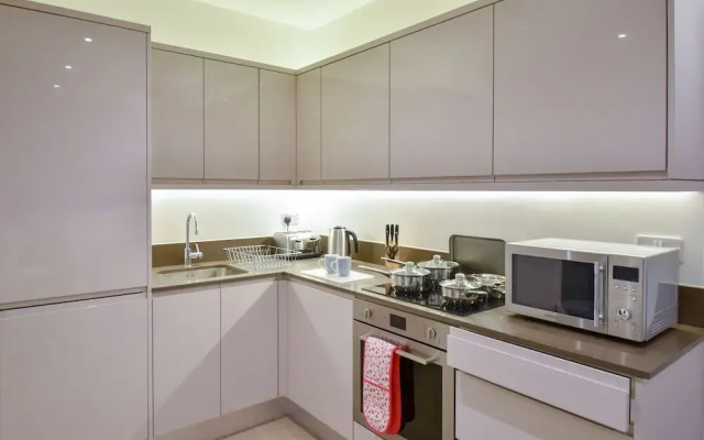 Silbury MK City Apartment With Parking