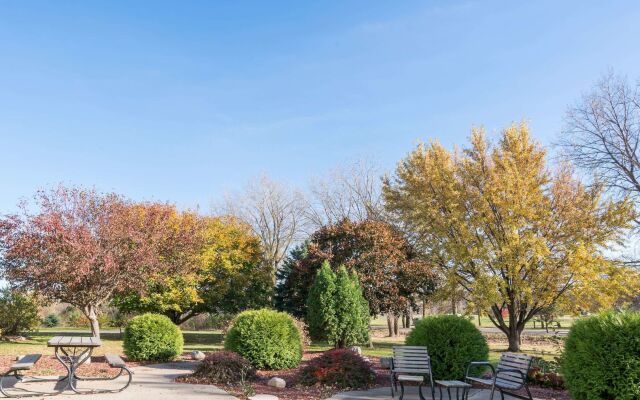 Days Inn by Wyndham Hutchinson