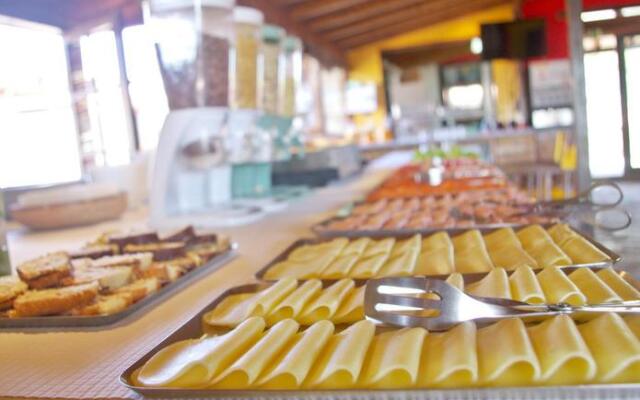 Vale Figueiras Surf Camp & Resort