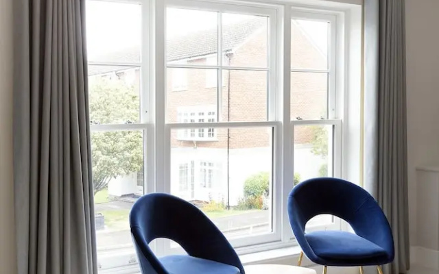 Immaculate Central Windsor Town House