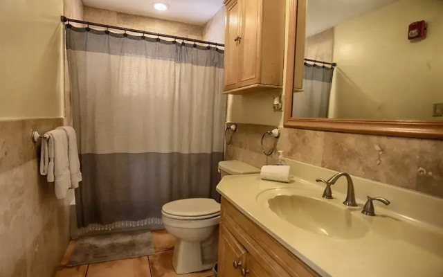 Spacious & Conveniently Located Miami Airport Home