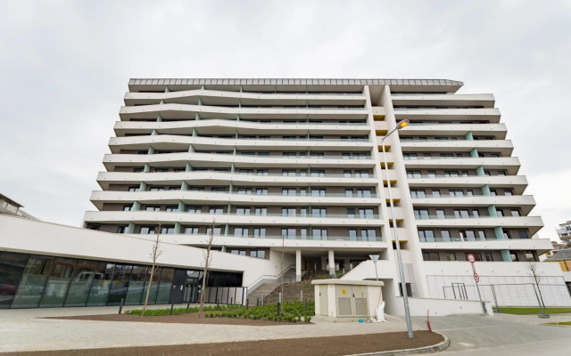 BpR CHIC White Home with Terrace & A/C & Garage