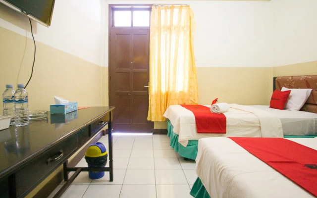RedDoorz Plus near Pelabuhan Bitung