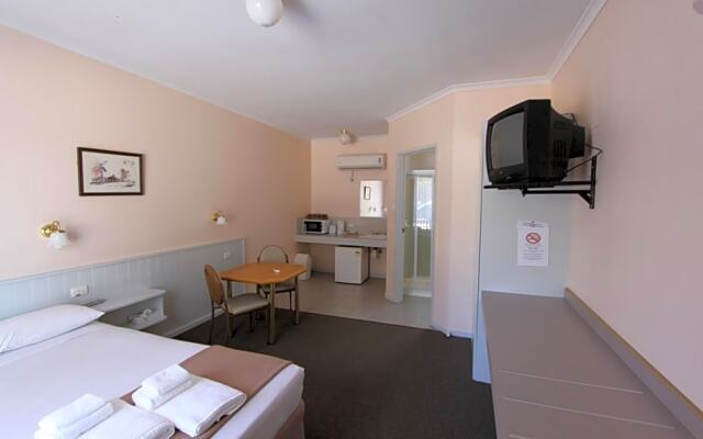 Lazy River Motor Inn