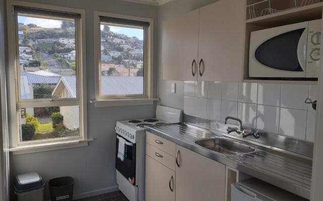 AAA Thames Court Motel