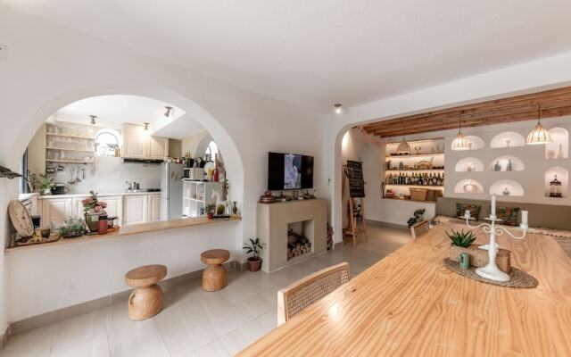 Distant Mountain Guesthouse