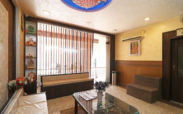 OYO 7885 Hotel Myraa