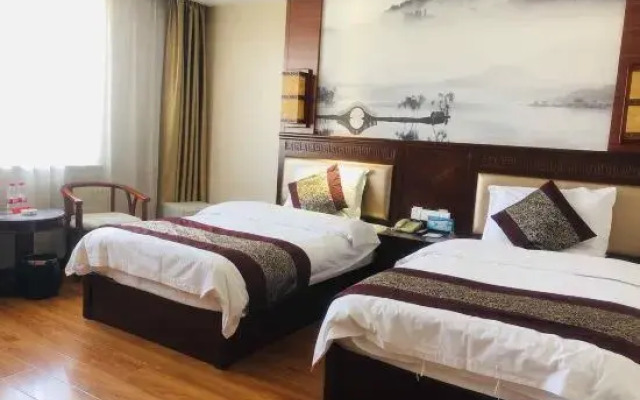 Sunshine Holiday Hotel