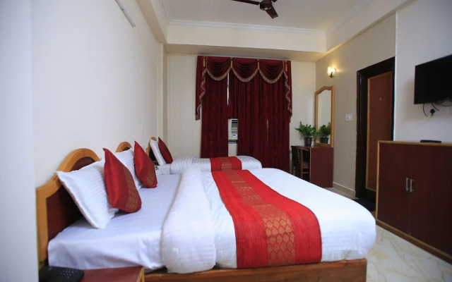 OYO 13326 Gupta Palace