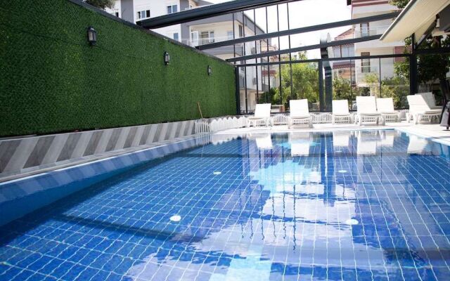 Orange Owl Hotel