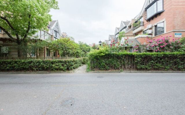 Xiaoqin Home near Joaotong University, Zizhu Park